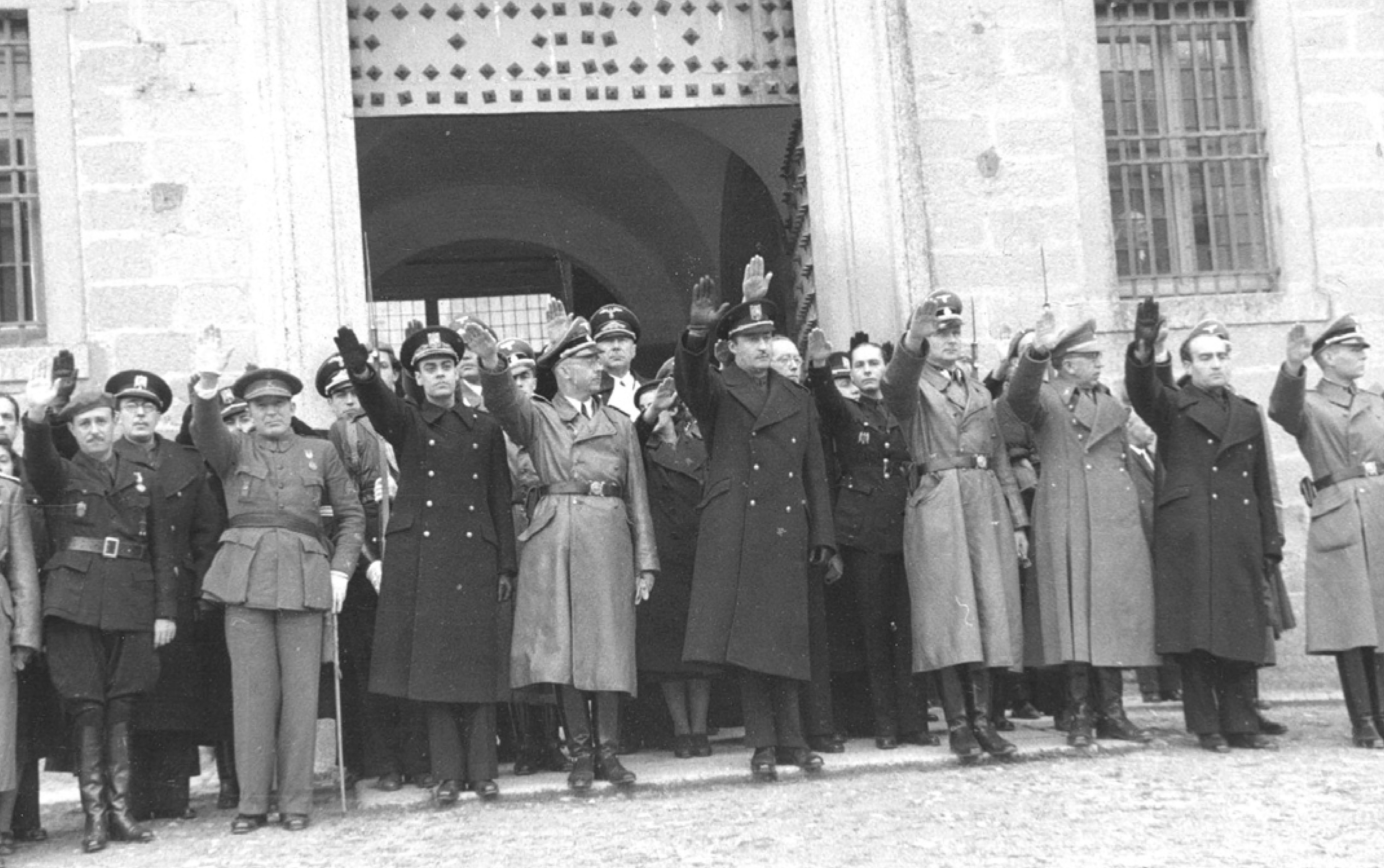 Himmler zu Besuch in Spanien, Oktober 1940, hier vor dem Klostereingang in El Escorial